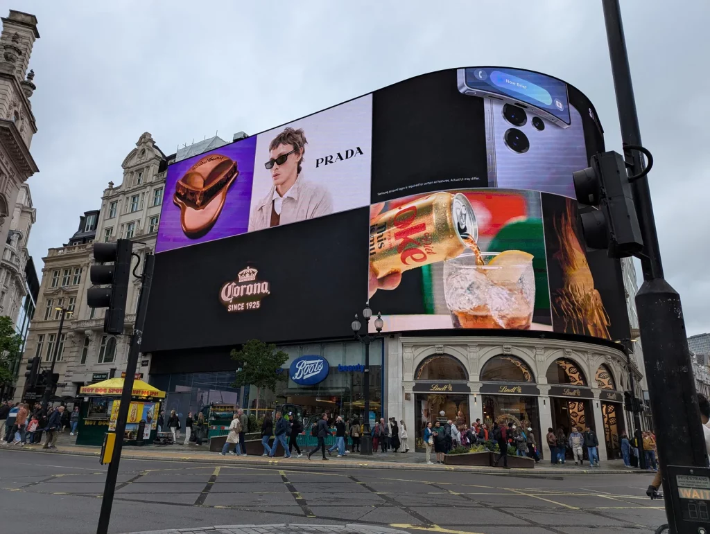 Monitor pubblicitari a Piccadilly Circus